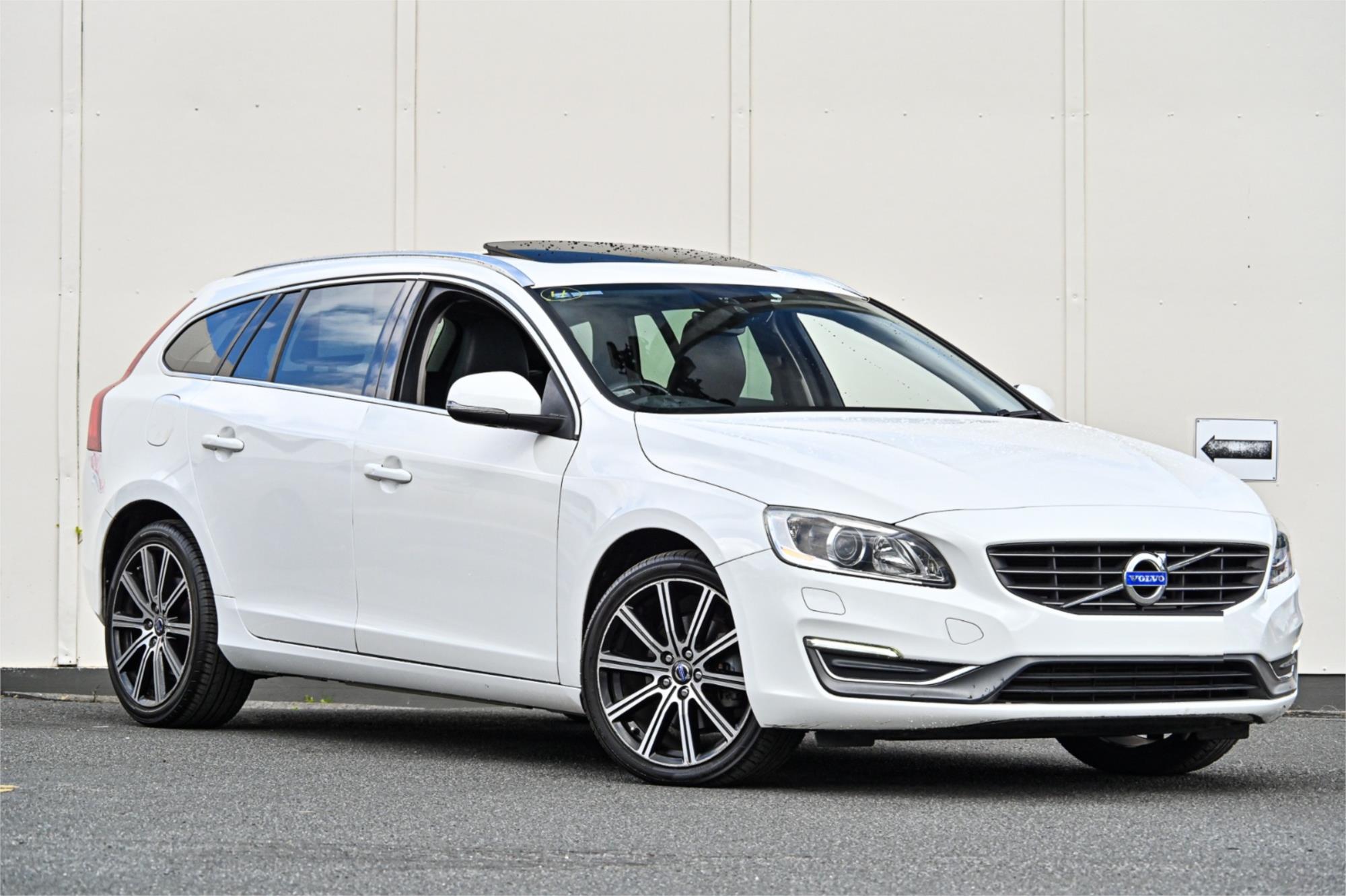 2015 VOLVO V60 F MY15 D4 KINETIC 8 SP AUTOMATIC 4D WAGON