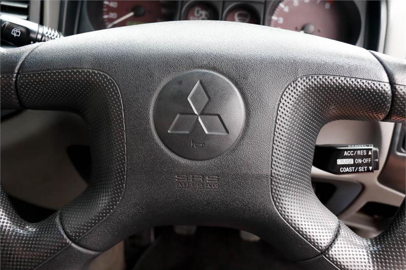 2000 MITSUBISHI PAJERO NM GLX MANUAL WAGON