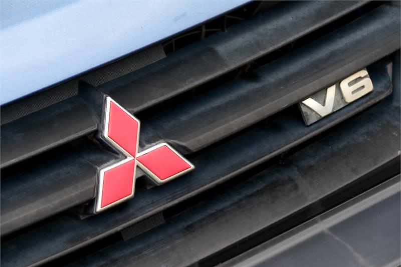 2000 MITSUBISHI PAJERO NM GLX MANUAL WAGON