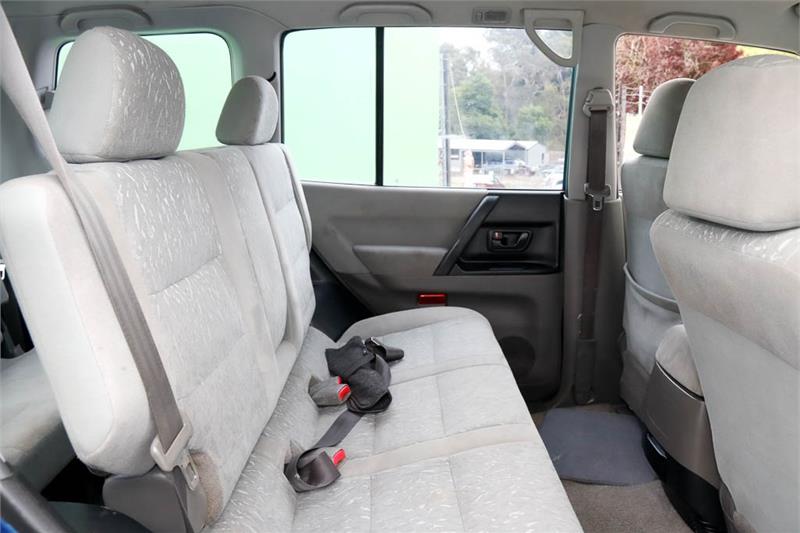 2000 MITSUBISHI PAJERO NM GLX MANUAL WAGON