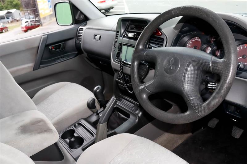 2000 MITSUBISHI PAJERO NM GLX MANUAL WAGON