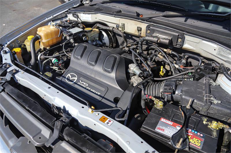 2005 MAZDA TRIBUTE LUXURY AUTOMATIC WAGON