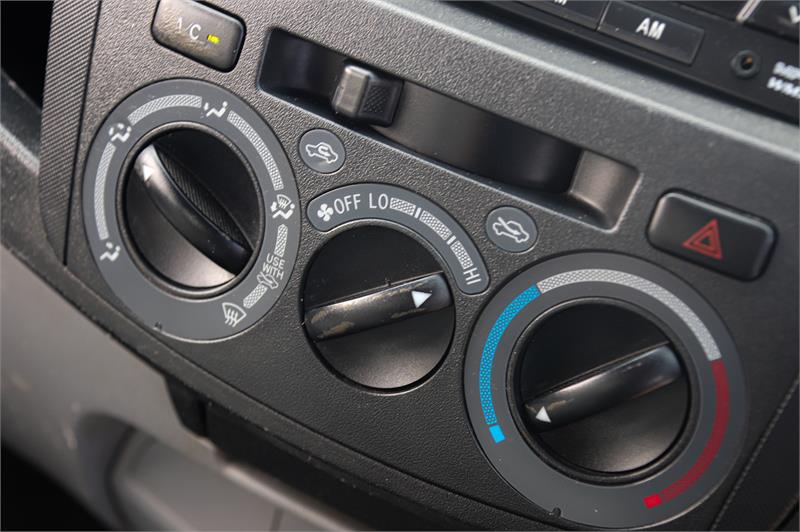 2010 TOYOTA HILUX TGN16R WORKMATE AUTOMATIC UTILITY