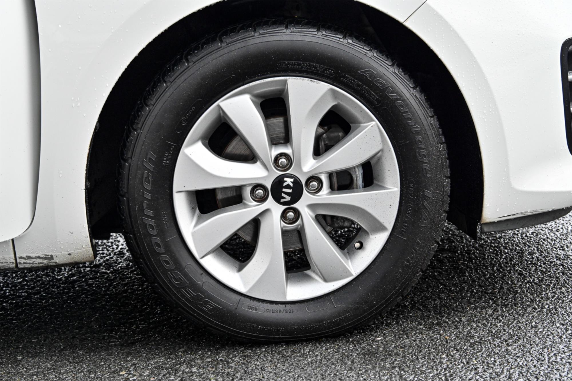 2015 KIA RIO UB MY15 S PREMIUM 4 SP MANUAL 5D HATCHBACK