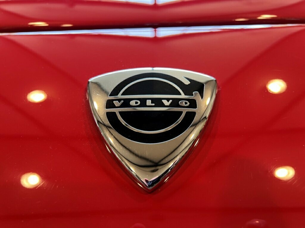 1965 VOLVO P1800 S 4 SP MANUAL 2D COUPE