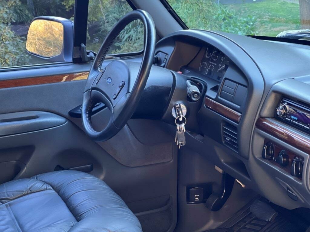 1993 FORD F150 FLARESIDE 3 SP AUTOMATIC 2D UTILITY