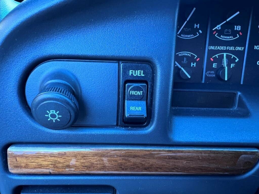 1993 FORD F150 FLARESIDE 3 SP AUTOMATIC 2D UTILITY