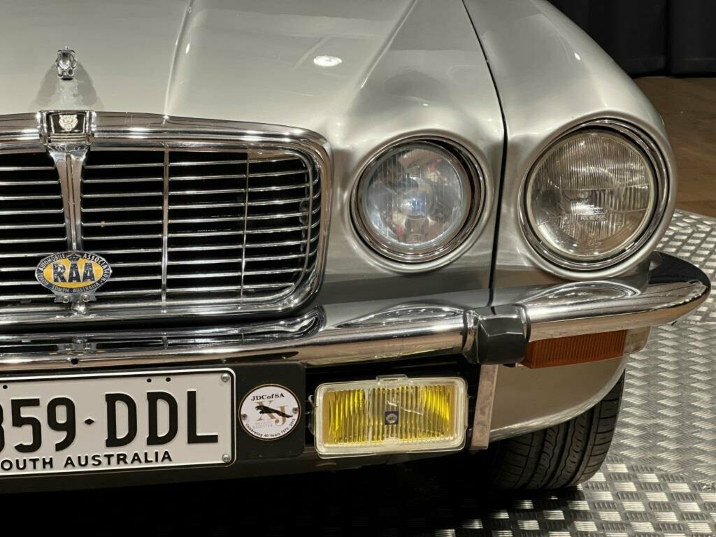 1975 JAGUAR XJ6 SERIES II L 4.2 3 SP AUTOMATIC 4D SEDAN