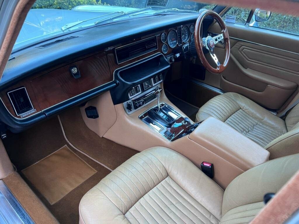 1975 JAGUAR XJ6 SERIES II L 4.2 3 SP AUTOMATIC 4D SEDAN