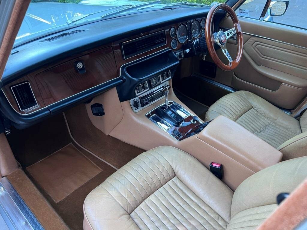 1975 JAGUAR XJ6 SERIES II L 4.2 3 SP AUTOMATIC 4D SEDAN