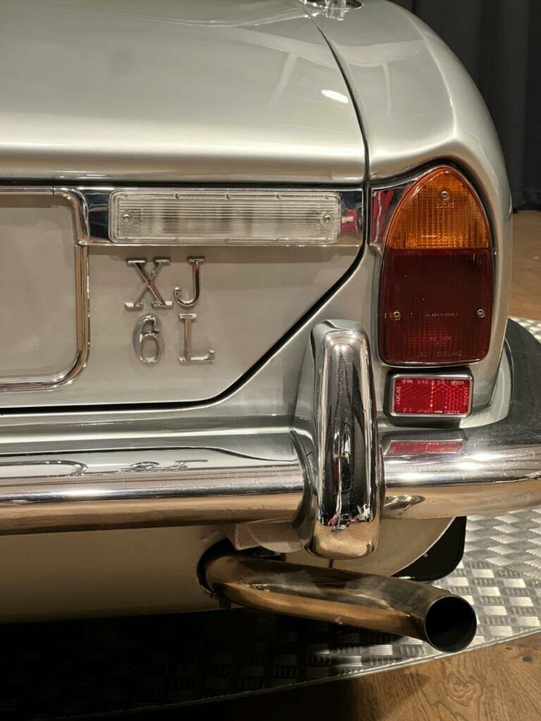 1975 JAGUAR XJ6 SERIES II L 4.2 3 SP AUTOMATIC 4D SEDAN