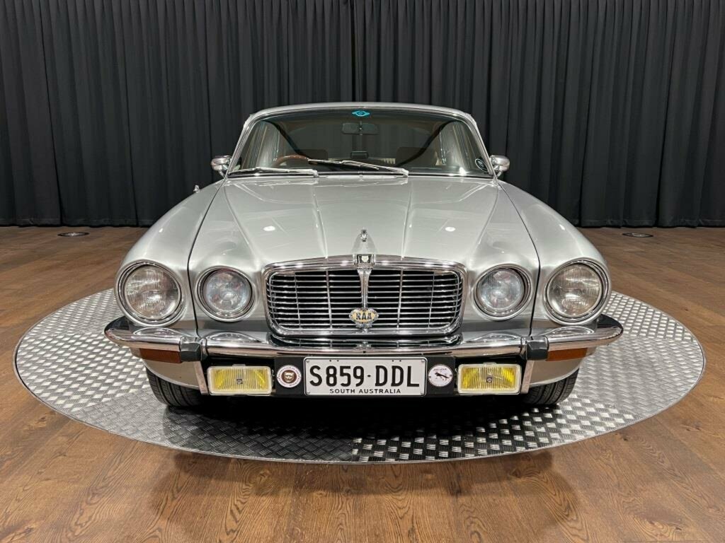 1975 JAGUAR XJ6 SERIES II L 4.2 3 SP AUTOMATIC 4D SEDAN