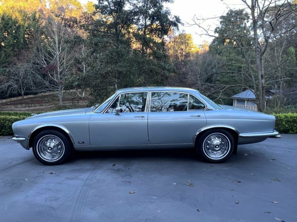 1975 JAGUAR XJ6 SERIES II L 4.2 3 SP AUTOMATIC 4D SEDAN