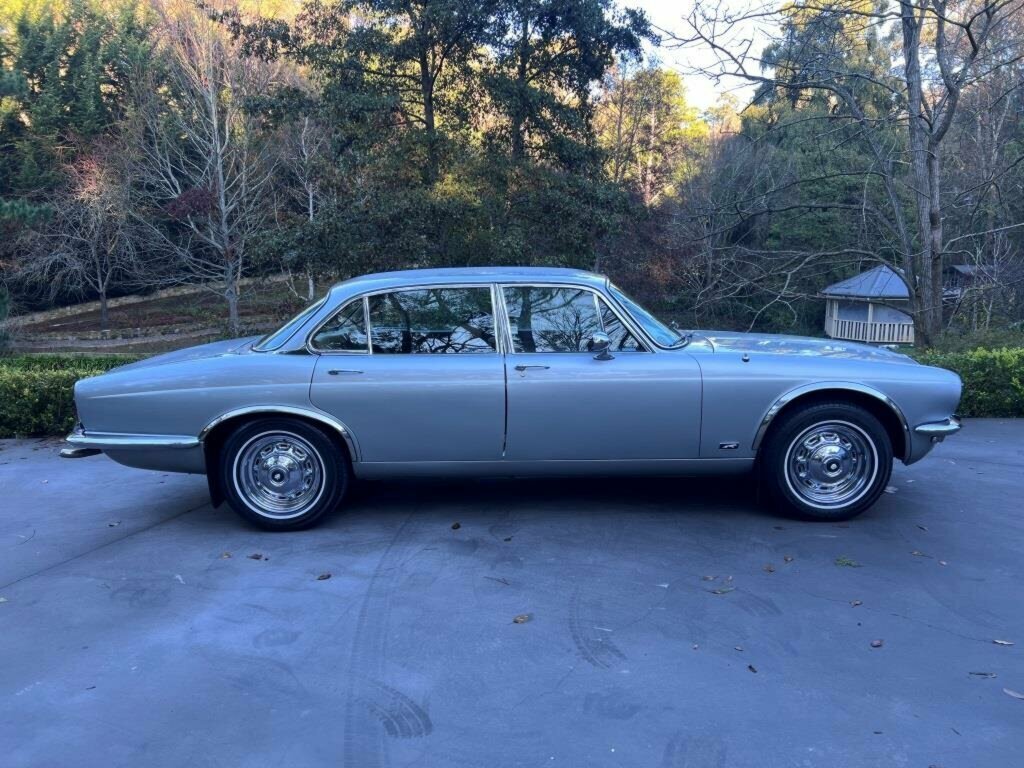 1975 JAGUAR XJ6 SERIES II L 4.2 3 SP AUTOMATIC 4D SEDAN