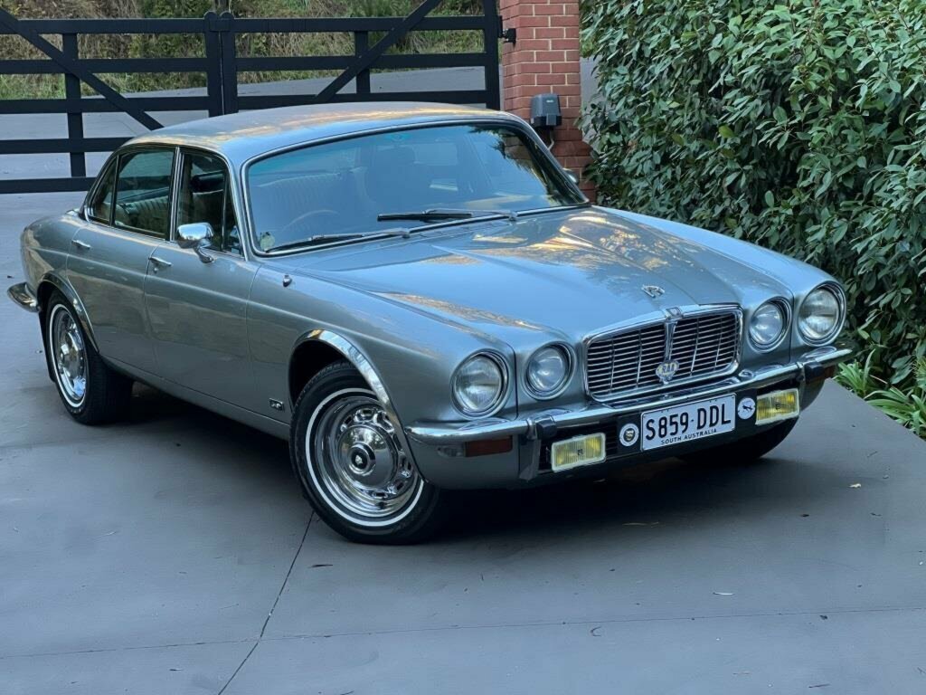 1975 JAGUAR XJ6 SERIES II L 4.2 3 SP AUTOMATIC 4D SEDAN