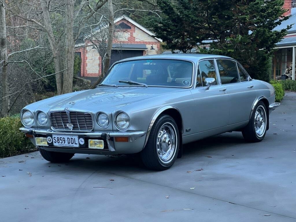 1975 JAGUAR XJ6 SERIES II L 4.2 3 SP AUTOMATIC 4D SEDAN