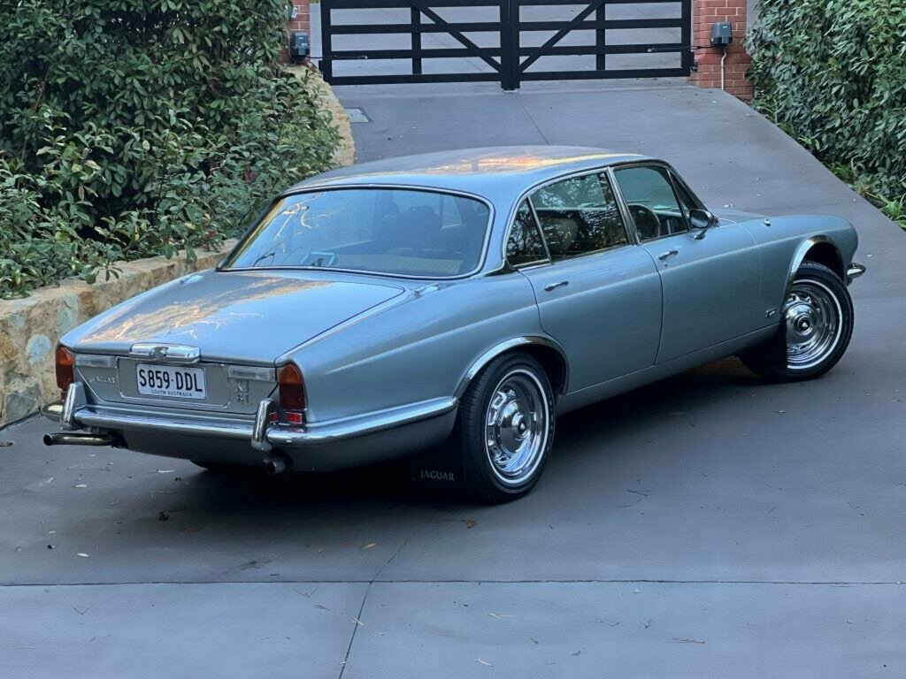 1975 JAGUAR XJ6 SERIES II L 4.2 3 SP AUTOMATIC 4D SEDAN