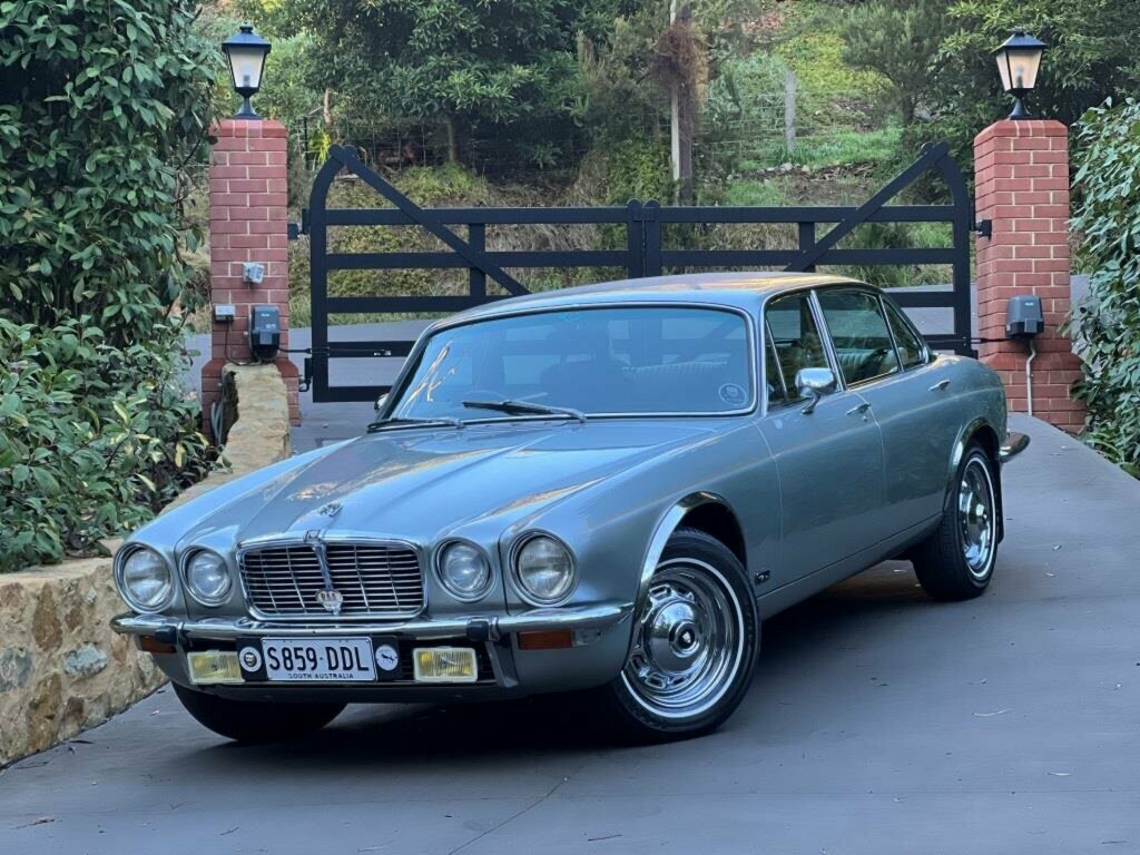 1975 JAGUAR XJ6 SERIES II L 4.2 3 SP AUTOMATIC 4D SEDAN