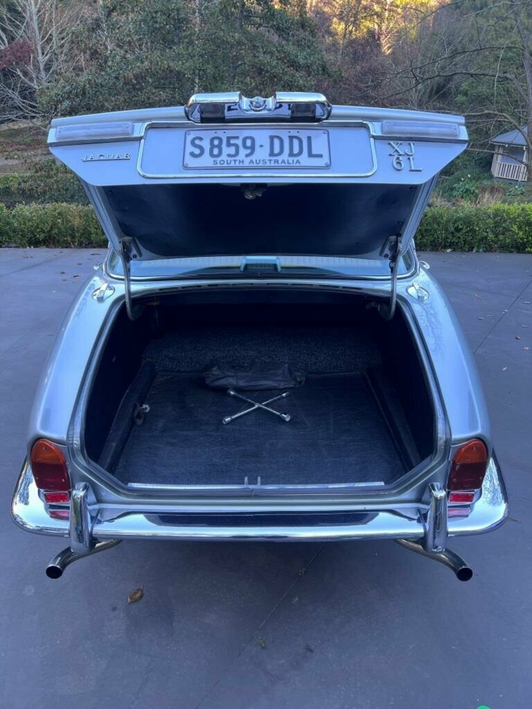 1975 JAGUAR XJ6 SERIES II L 4.2 3 SP AUTOMATIC 4D SEDAN