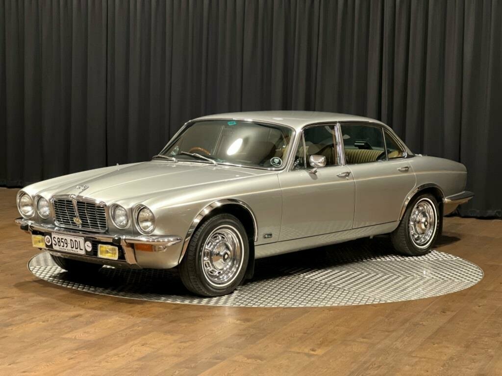 1975 JAGUAR XJ6 SERIES II L 4.2 3 SP AUTOMATIC 4D SEDAN