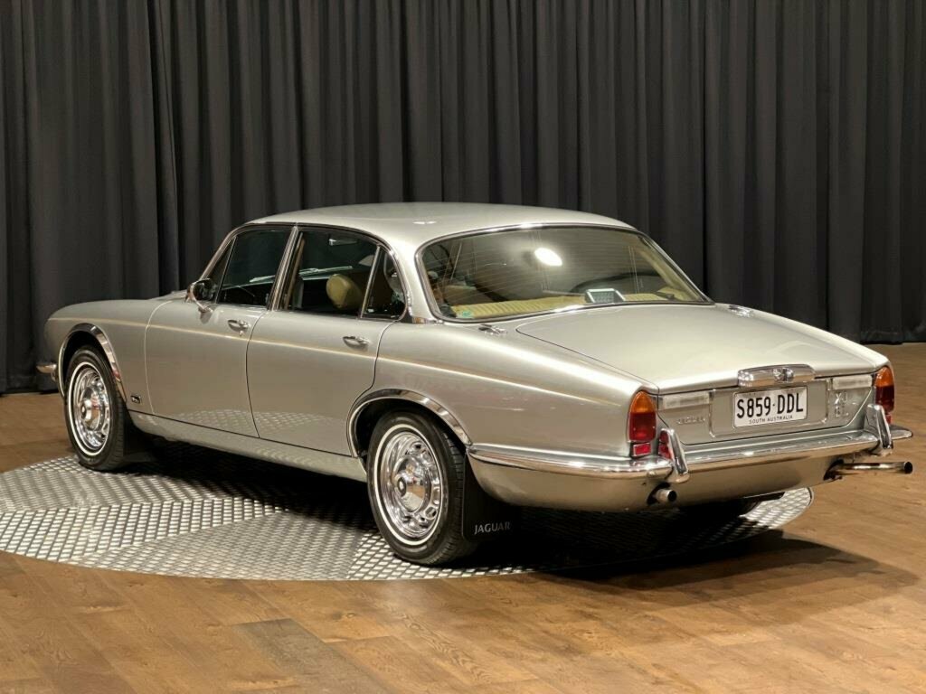 1975 JAGUAR XJ6 SERIES II L 4.2 3 SP AUTOMATIC 4D SEDAN