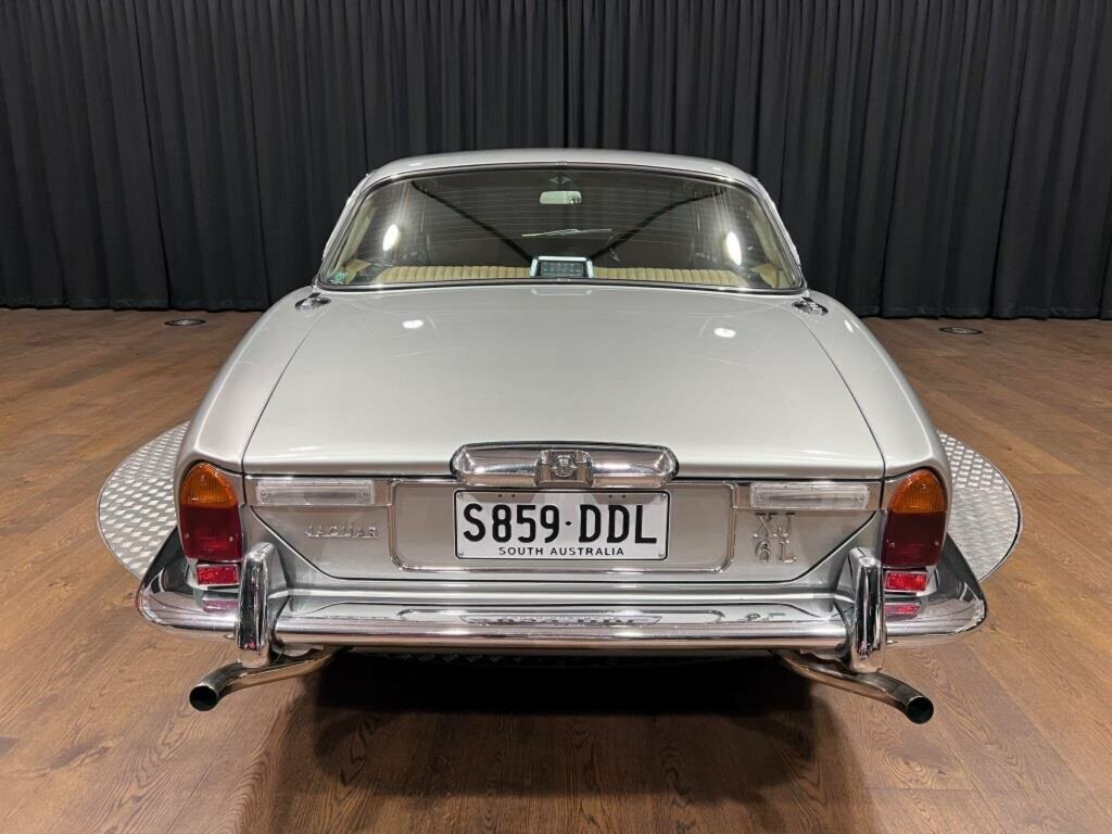 1975 JAGUAR XJ6 SERIES II L 4.2 3 SP AUTOMATIC 4D SEDAN