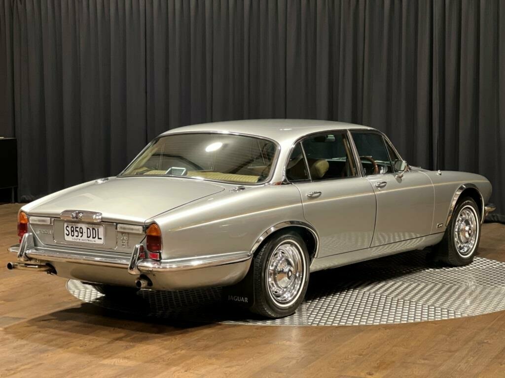 1975 JAGUAR XJ6 SERIES II L 4.2 3 SP AUTOMATIC 4D SEDAN