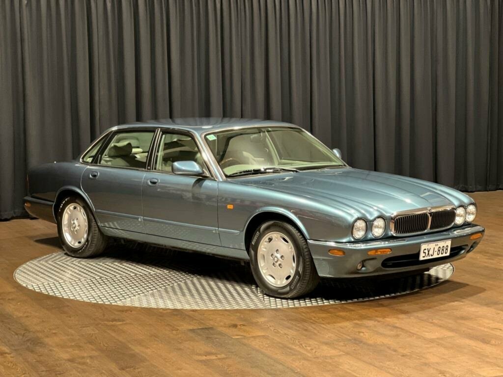 1998 JAGUAR XJ8 3.2 5 SP AUTOMATIC 4D SALOON