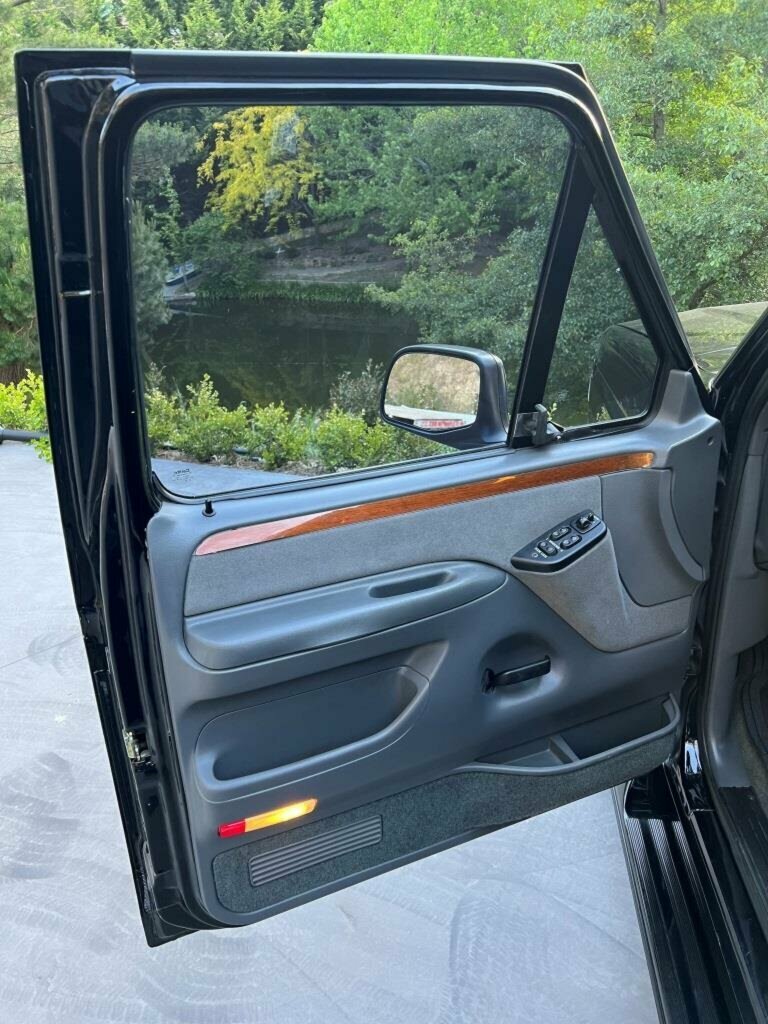 1993 FORD F150 FLARESIDE 4 SP AUTOMATIC 2D UTILITY