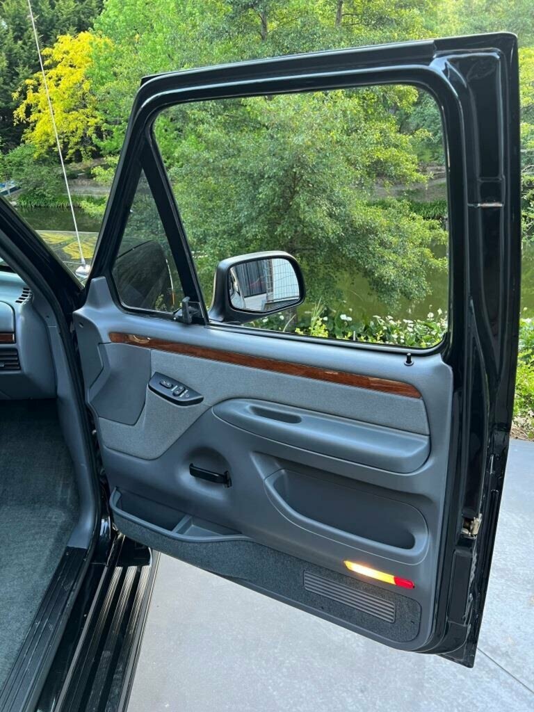 1993 FORD F150 FLARESIDE 4 SP AUTOMATIC 2D UTILITY