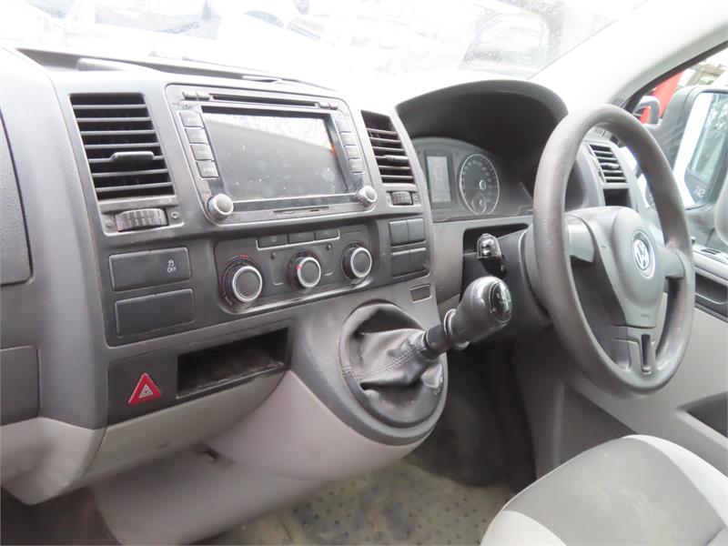 2014 VOLKSWAGEN TRANSPORTER T5 TDI400 MANUAL CAB CHASSIS