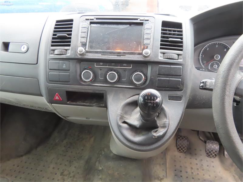 2014 VOLKSWAGEN TRANSPORTER T5 TDI400 MANUAL CAB CHASSIS