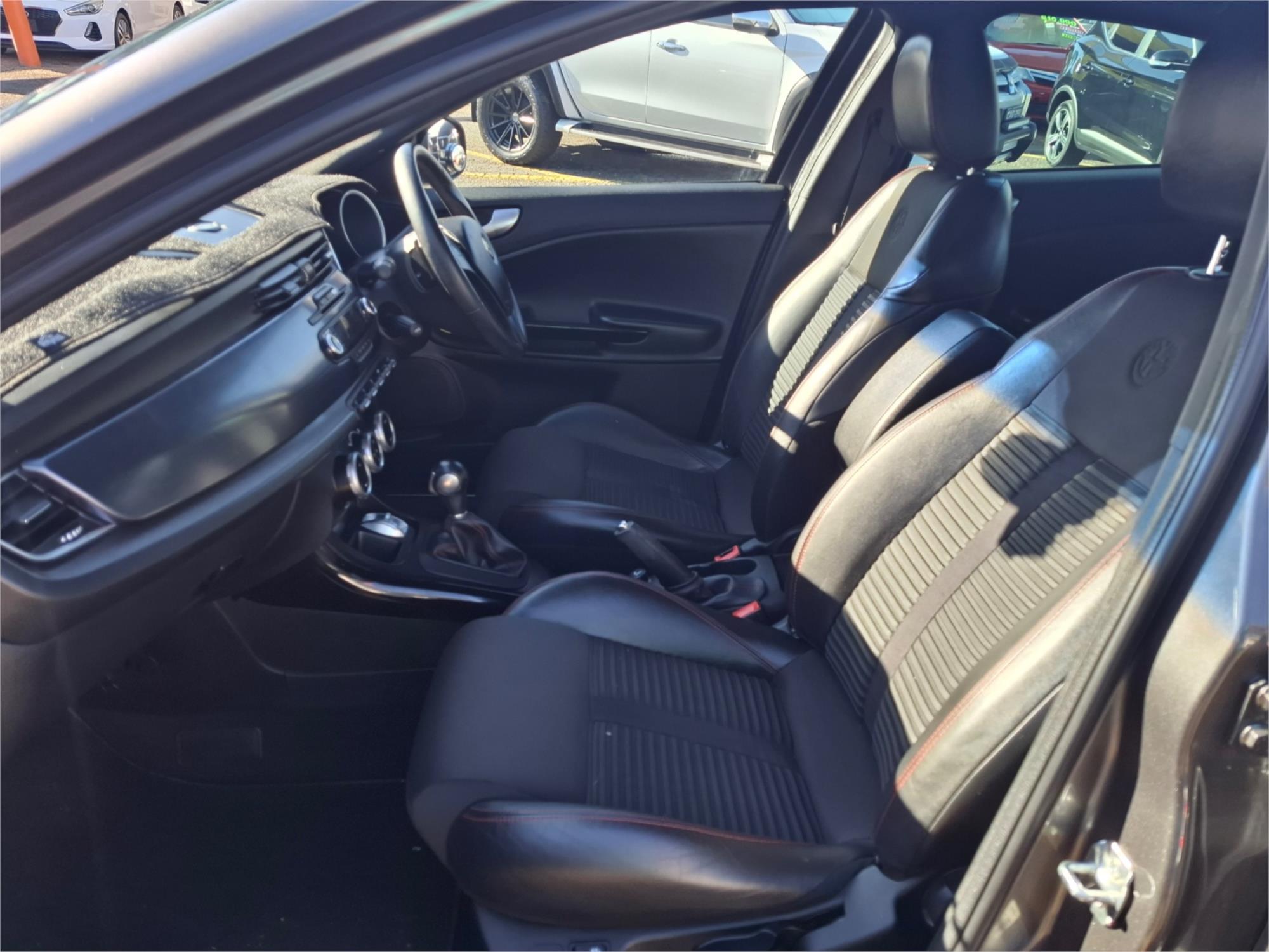 2013 ALFA ROMEO GIULIETTA SERIES 0 DISTINCTIVE SPORTS AUTOMATIC DUAL CLUTCH HATCHBACK