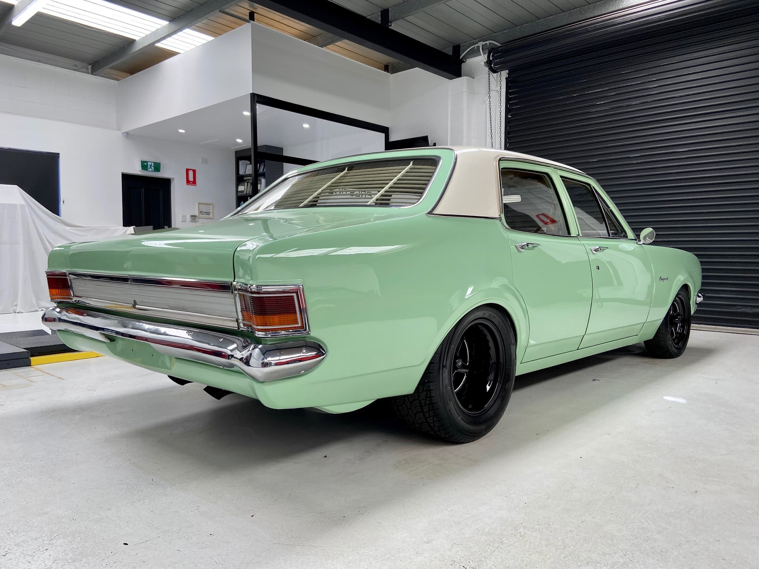 1970 HOLDEN KINGSWOOD HG AUTO SEDAN