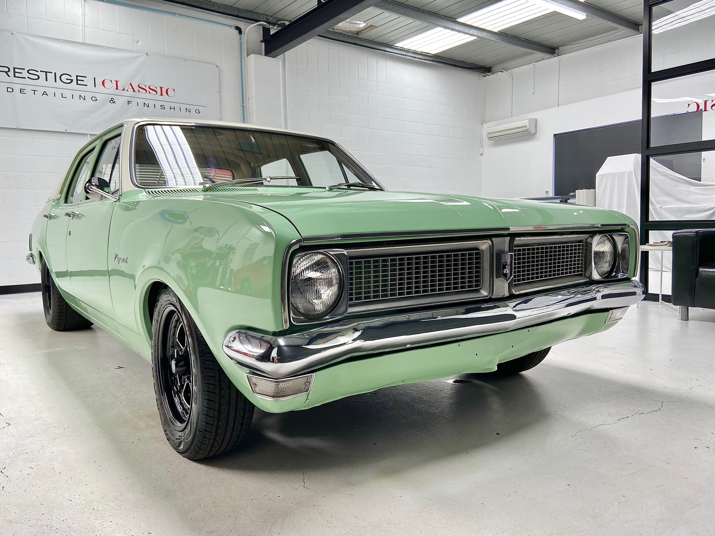 1970 HOLDEN KINGSWOOD HG AUTO SEDAN