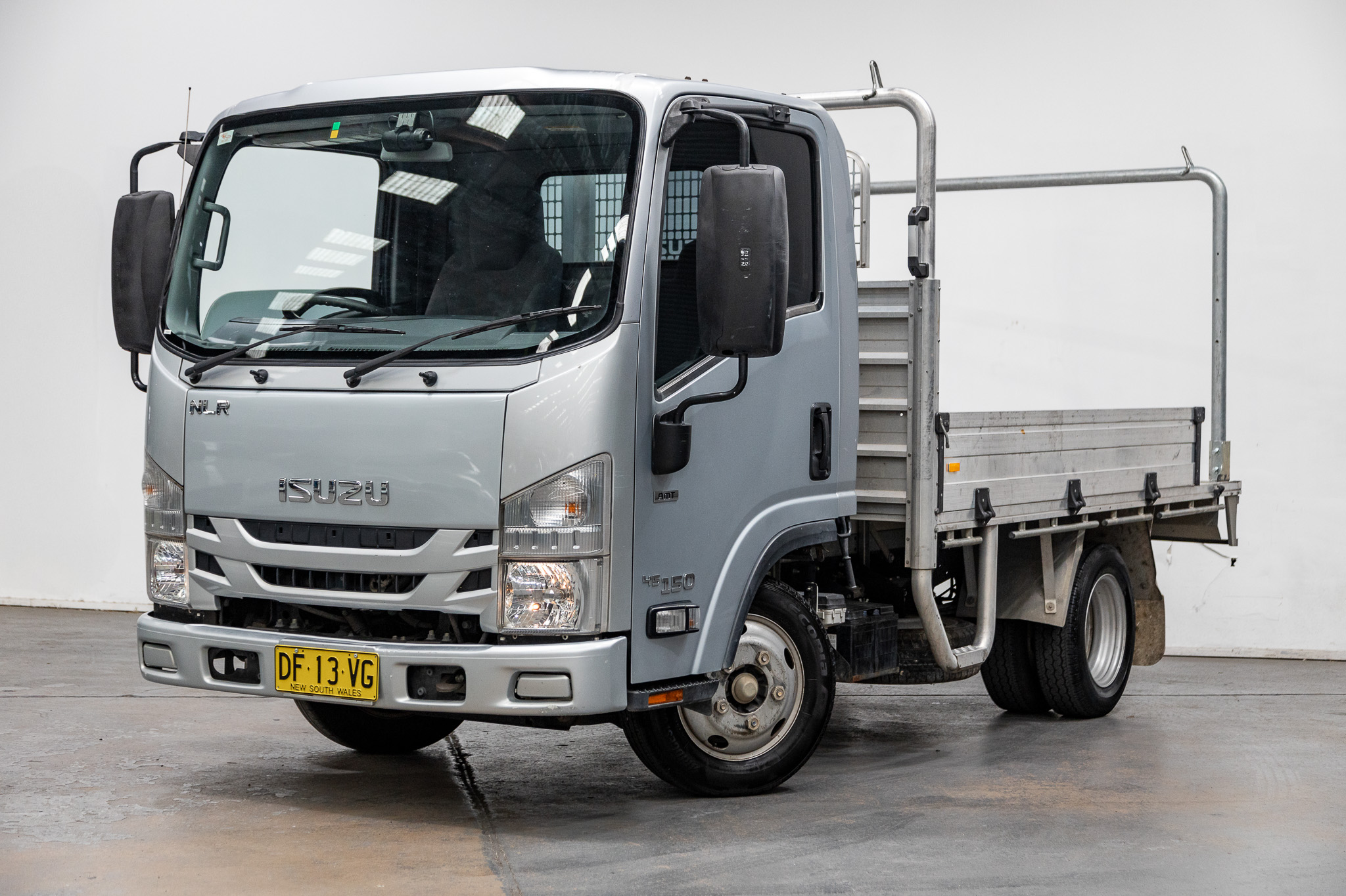 01/2016 ISUZU N SERIES NLR 45/150 TRAYPACK AMT 4X2 2D CAB CHASSIS SILVER TURBO DIESEL 3.0L