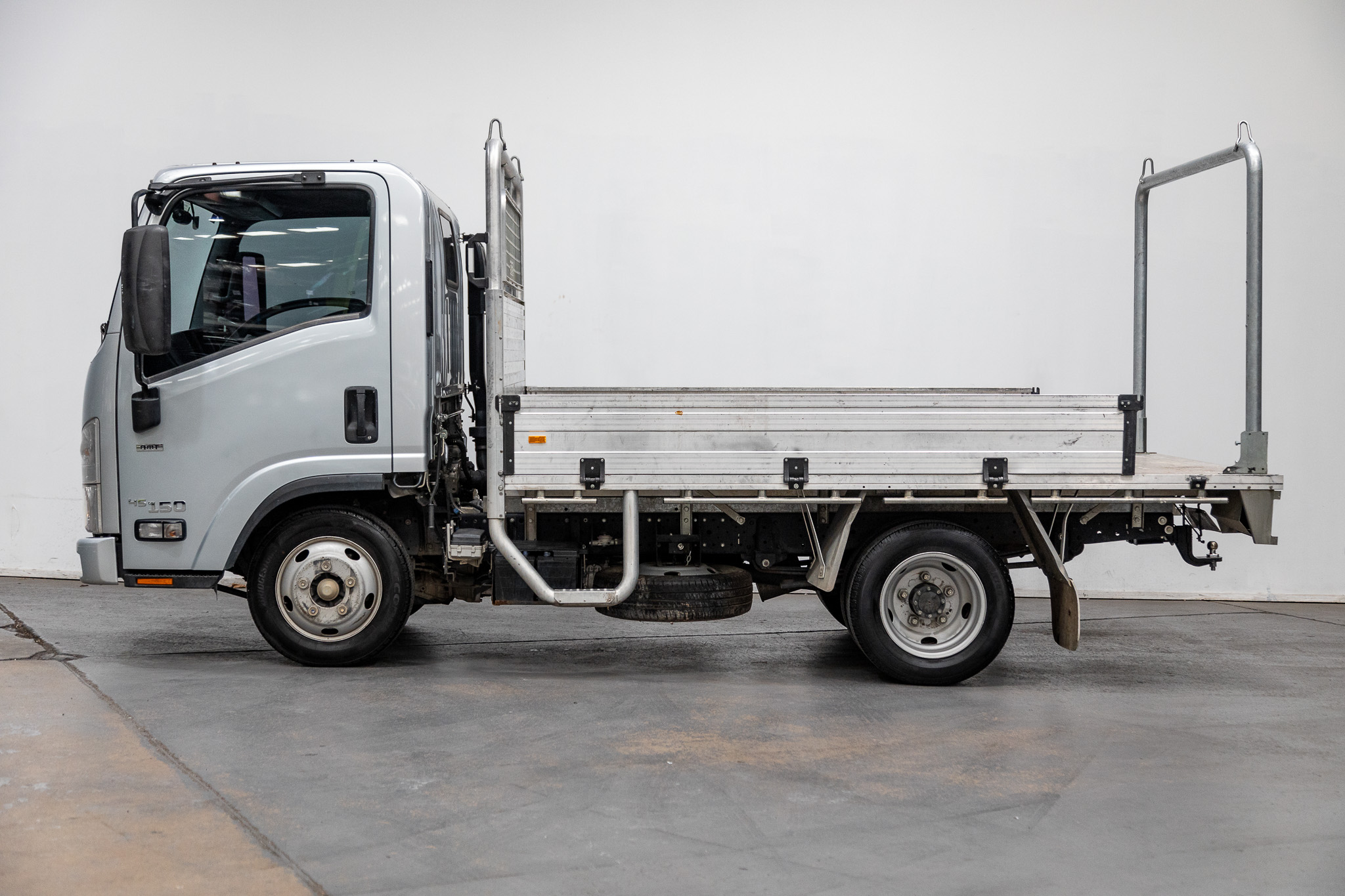 01/2016 ISUZU N SERIES NLR 45/150 TRAYPACK AMT 4X2 2D CAB CHASSIS SILVER TURBO DIESEL 3.0L