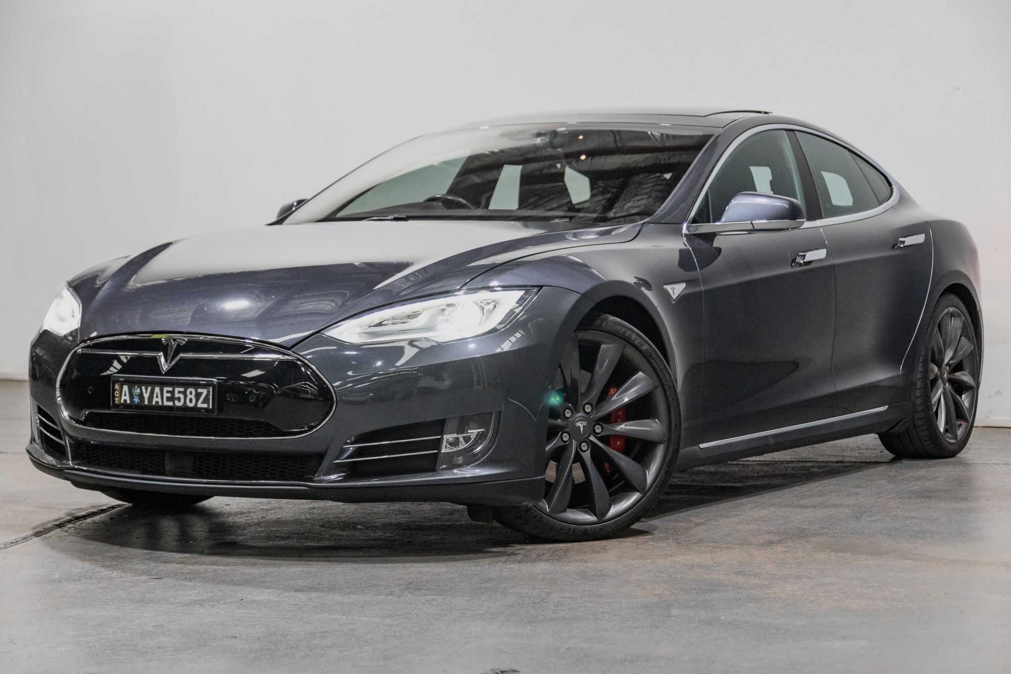 12/2015 TESLA MODEL S P90D (AWD) MY16 MIDNIGHT SILVER METALLIC EV DEDICATED ELECTRIC 376KW WITH LUDICROUS MODE HATCHBACK