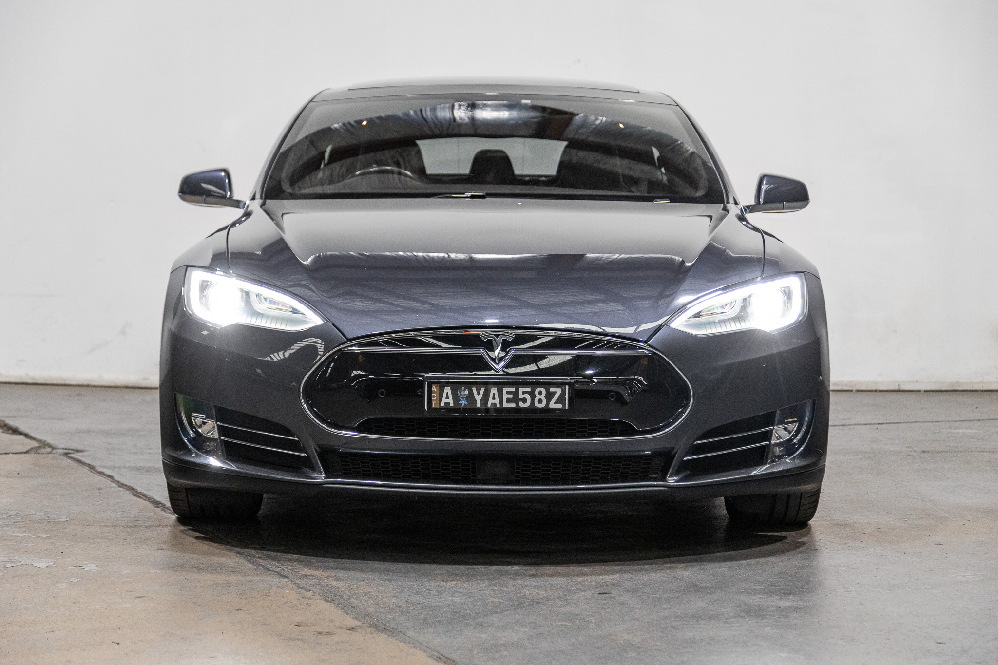 12/2015 TESLA MODEL S P90D (AWD) MY16 MIDNIGHT SILVER METALLIC EV DEDICATED ELECTRIC 376KW WITH LUDICROUS MODE HATCHBACK