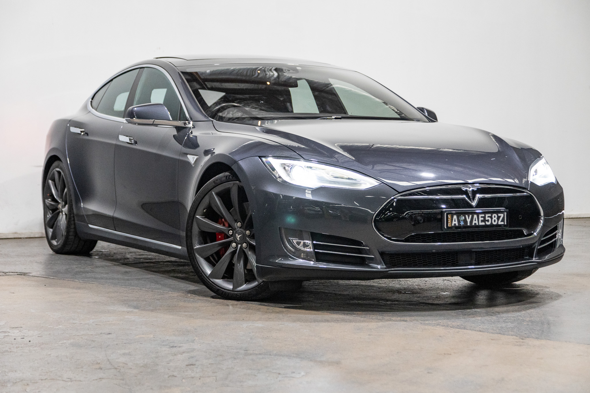 12/2015 TESLA MODEL S P90D (AWD) MY16 MIDNIGHT SILVER METALLIC EV DEDICATED ELECTRIC 376KW WITH LUDICROUS MODE HATCHBACK