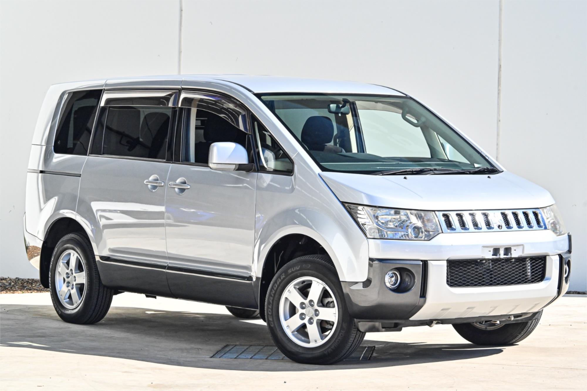 2010 MITSUBISHI DELICA D5 CONTINUOUS VARIABLE PEOPLE MOVER