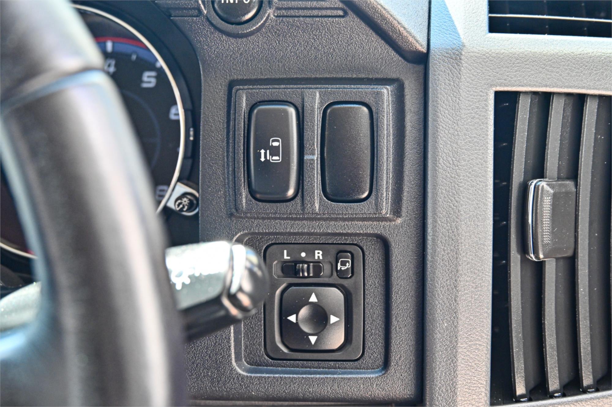 2010 MITSUBISHI DELICA D5 CONTINUOUS VARIABLE PEOPLE MOVER
