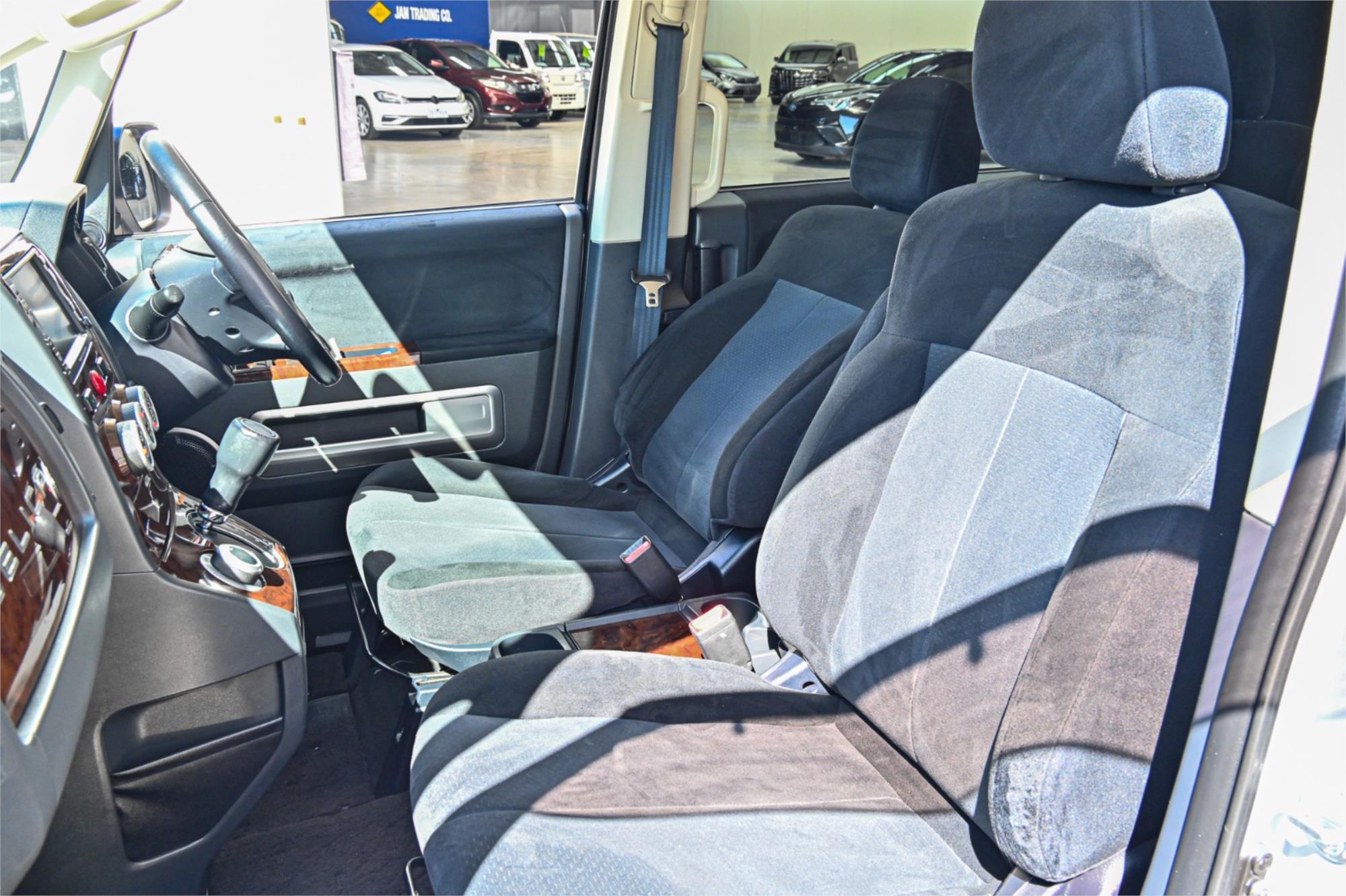 2010 MITSUBISHI DELICA D5 CONTINUOUS VARIABLE PEOPLE MOVER