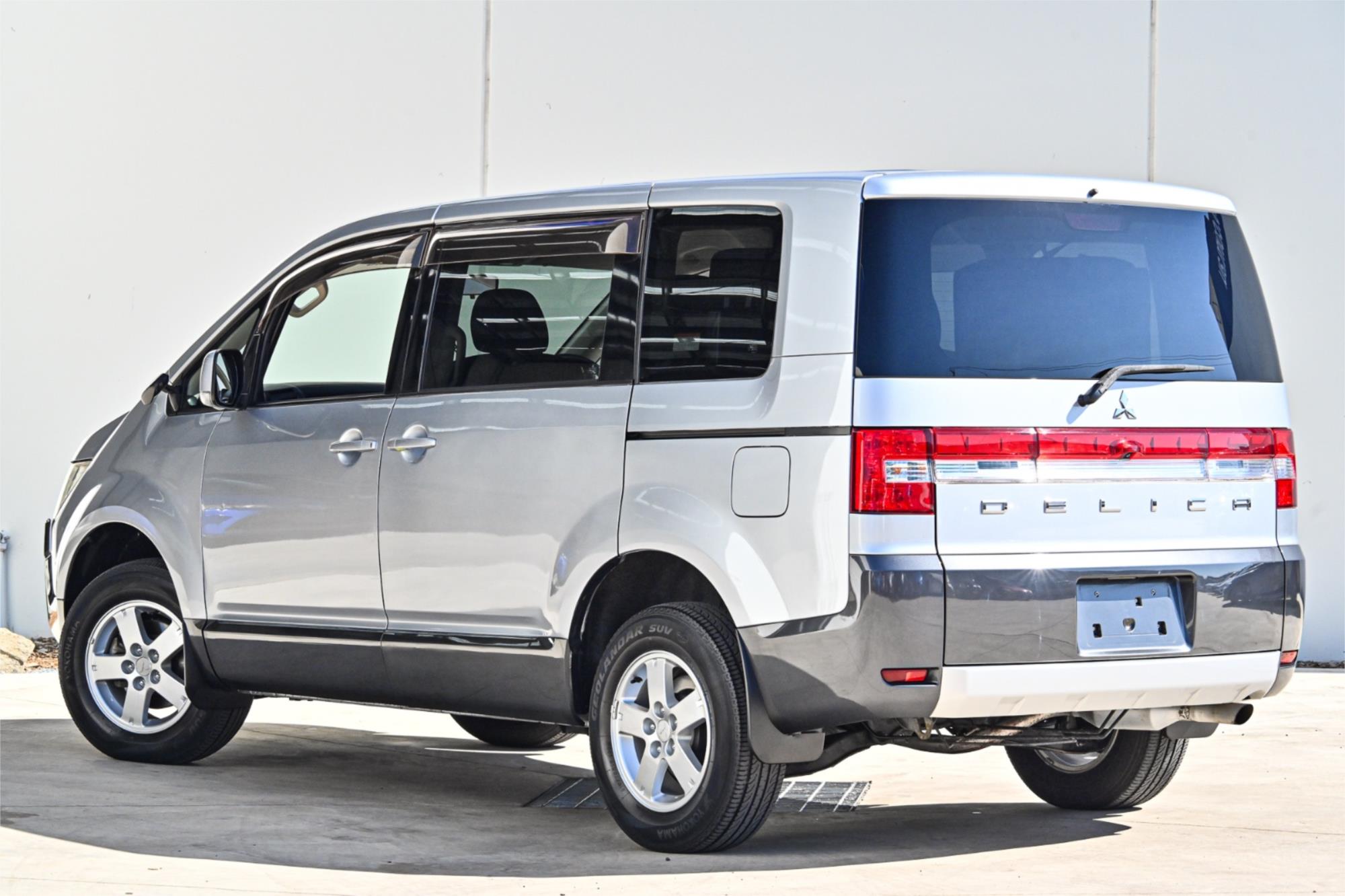 2010 MITSUBISHI DELICA D5 CONTINUOUS VARIABLE PEOPLE MOVER