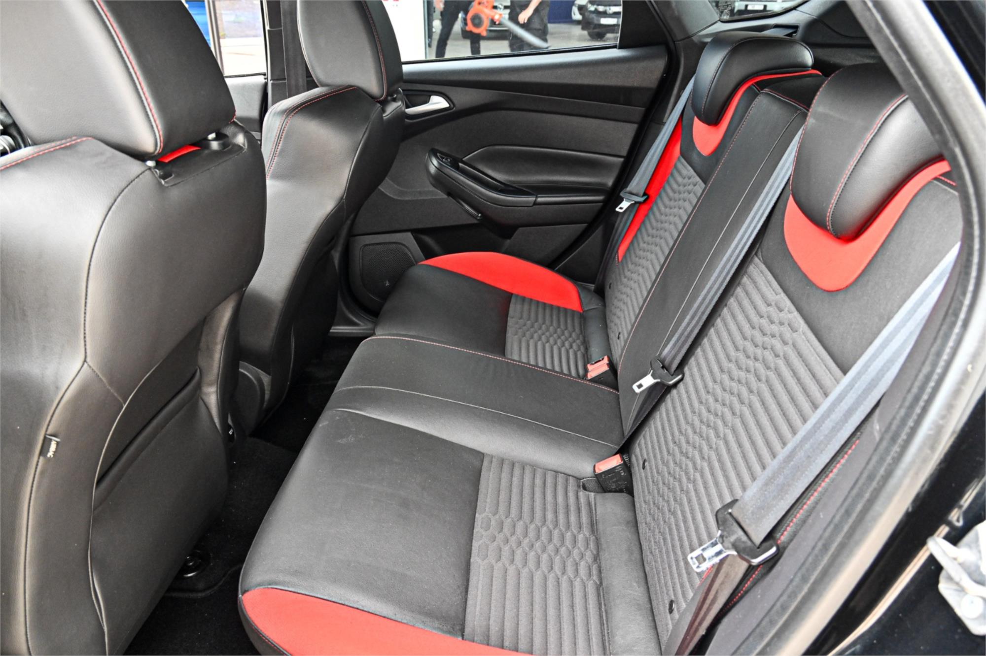 2013 FORD FOCUS LW MK2 ST 6 SP MANUAL 5D HATCHBACK