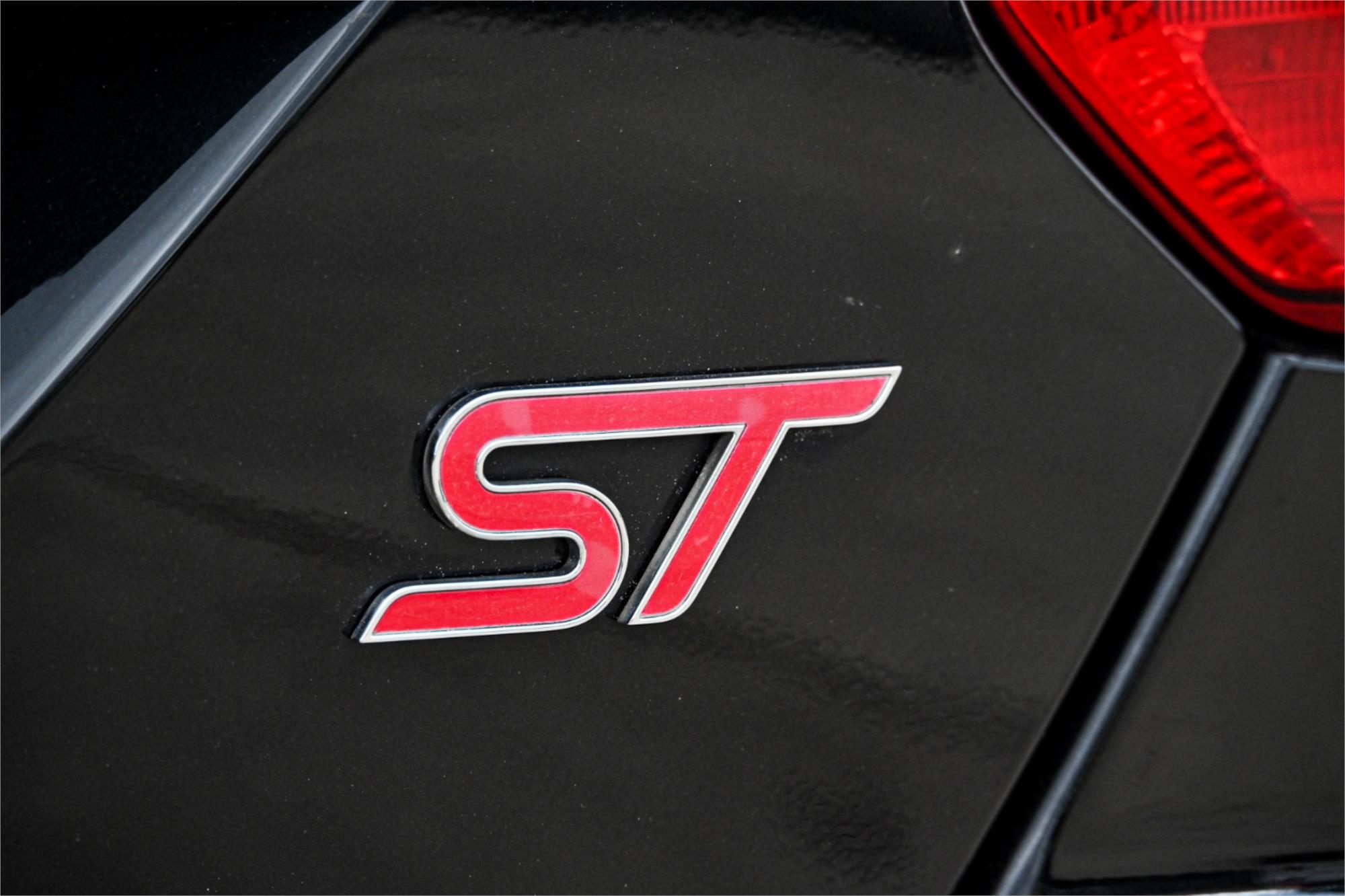 2013 FORD FOCUS LW MK2 ST 6 SP MANUAL 5D HATCHBACK