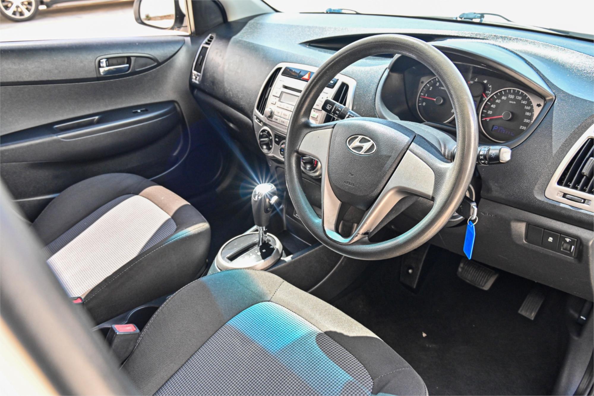2013 HYUNDAI i20 PB MY12.5 ACTIVE 4 SP AUTOMATIC 3D HATCHBACK