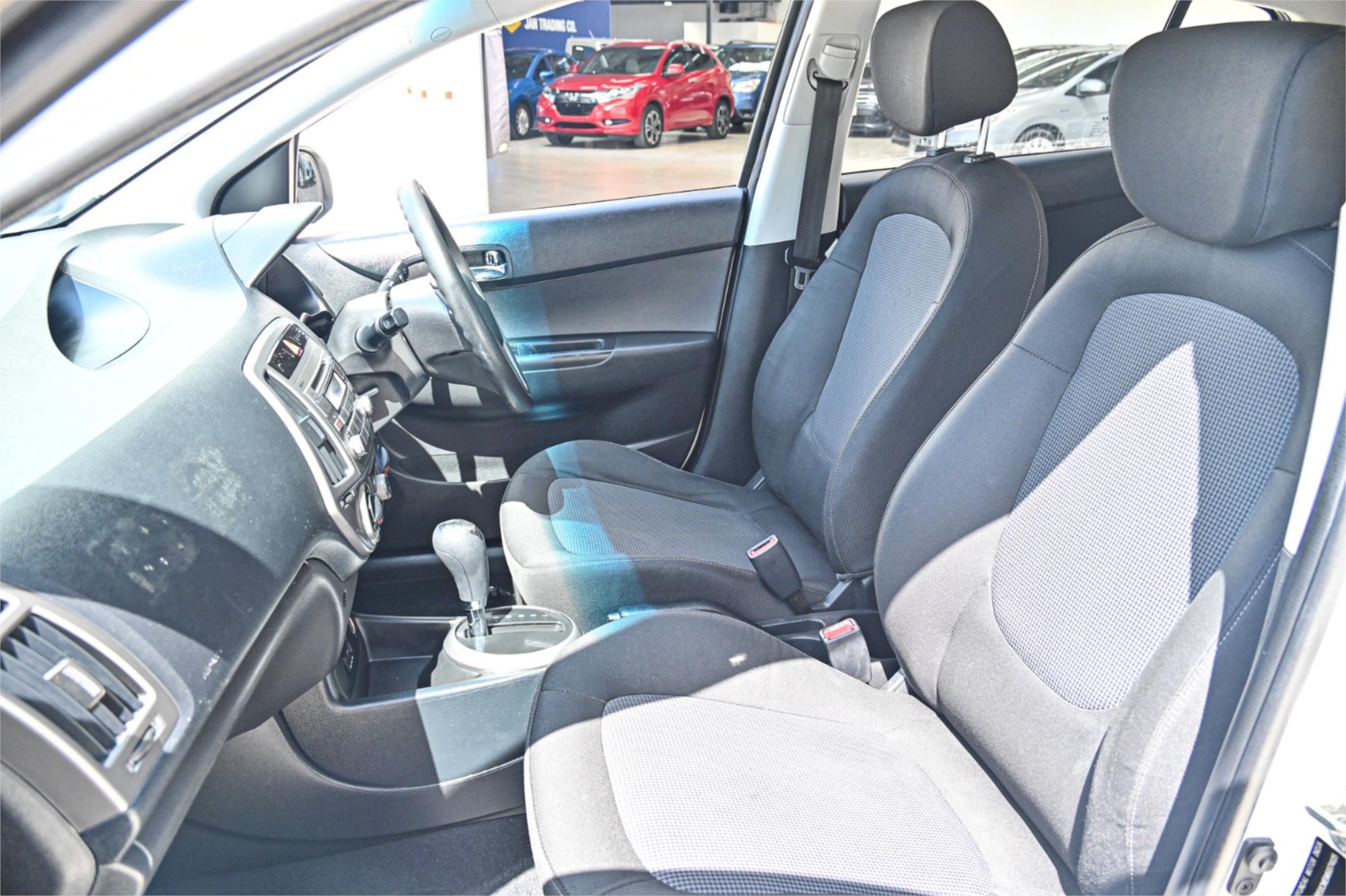 2013 HYUNDAI i20 PB MY12.5 ACTIVE 4 SP AUTOMATIC 3D HATCHBACK