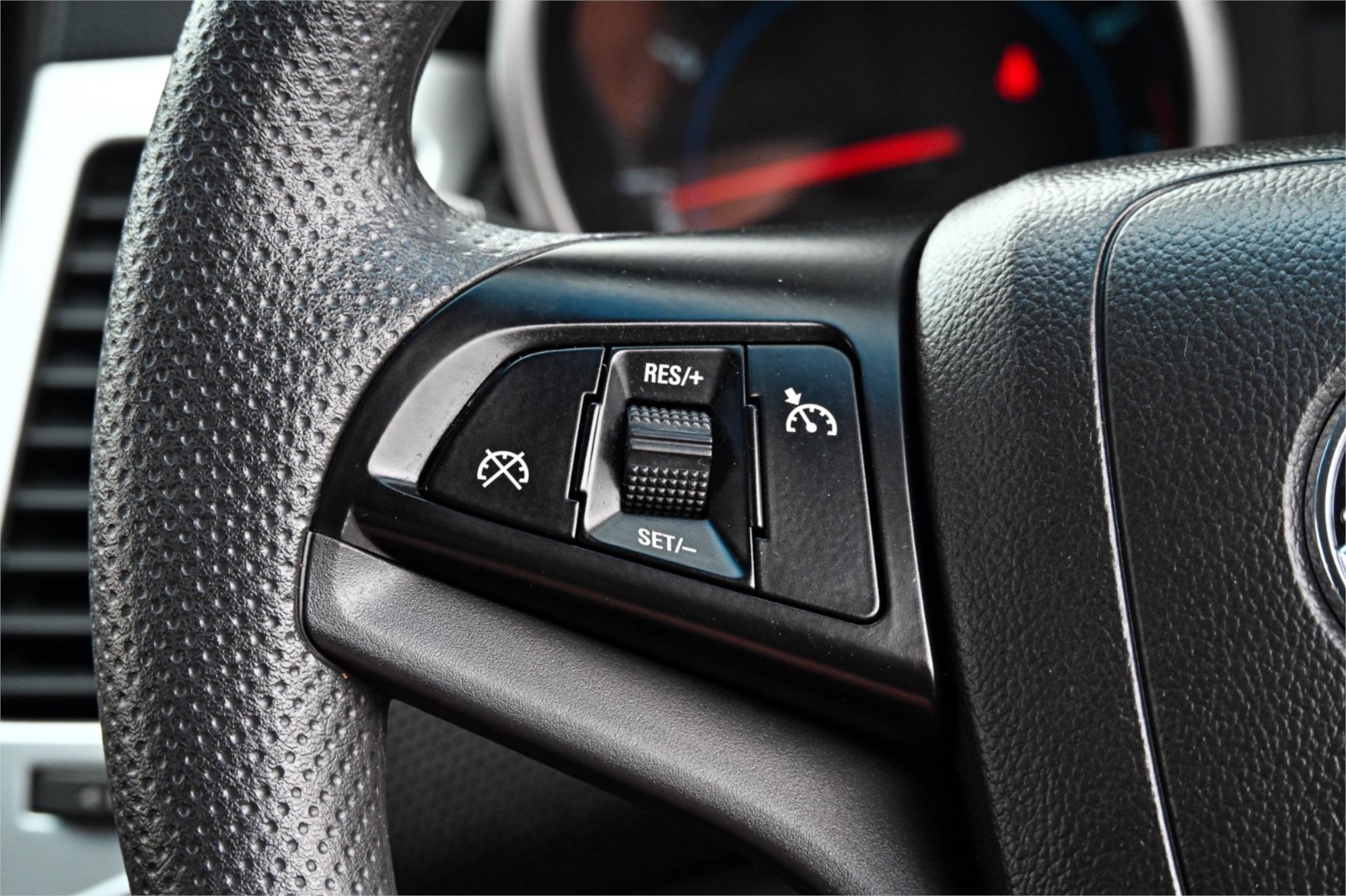 2015 HOLDEN CRUZE JH MY15 EQUIPE 6 SP AUTOMATIC 4D SEDAN