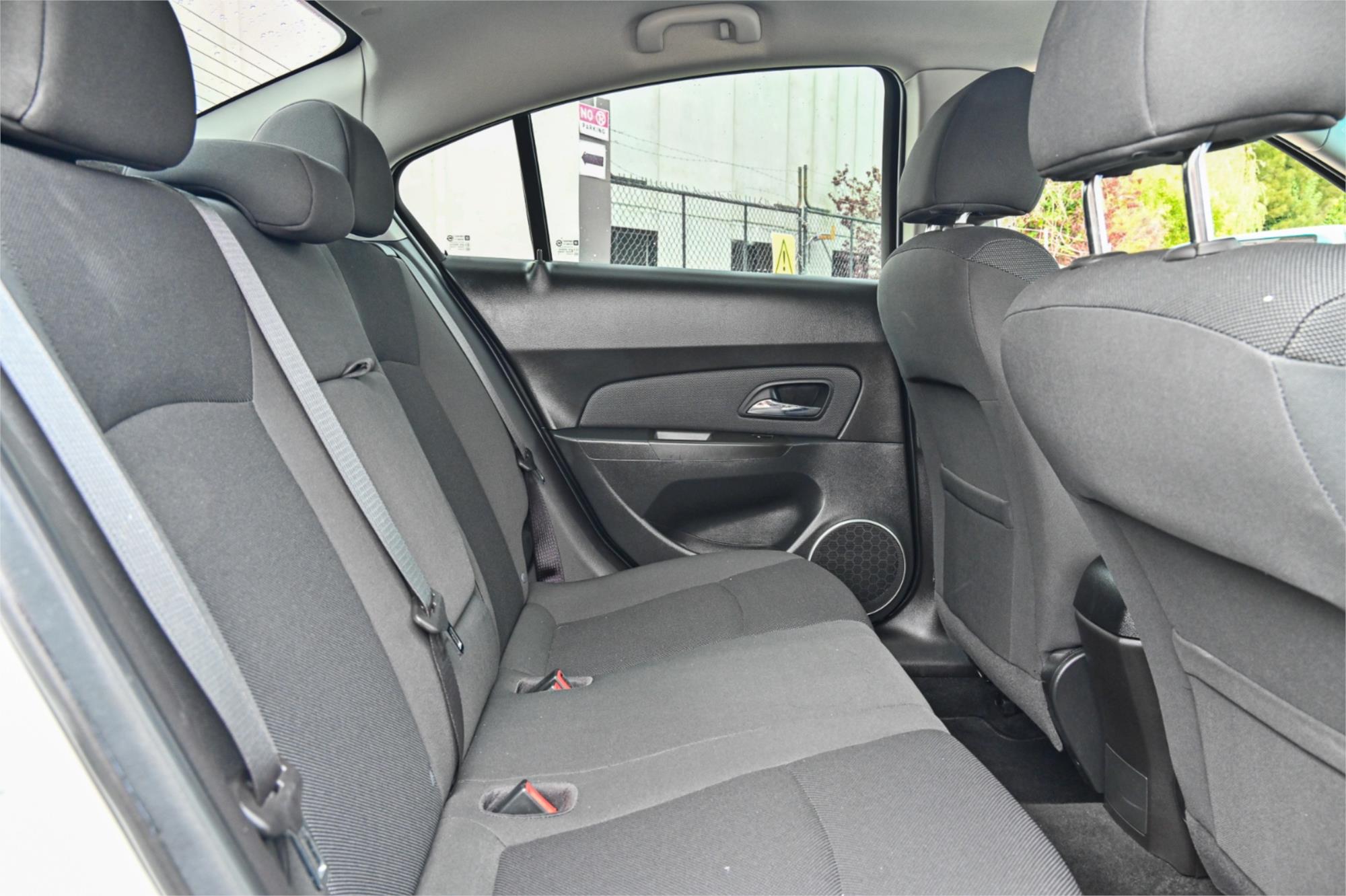 2015 HOLDEN CRUZE JH MY15 EQUIPE 6 SP AUTOMATIC 4D SEDAN
